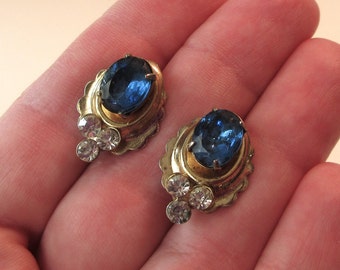 Vintage CORO Faux Sapphire Screw Back Earrings / Sparkling Blue and Clear Rhinestones / Gold Tone Metal / 1950s 50s Classic Style 7/8"