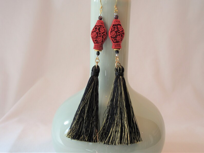 Oriental Asian jewelry vintage red cinnabar fringe earrings black /& gold tassels Ginger jar earrings Chinoiserie 5.25 shoulder dusters