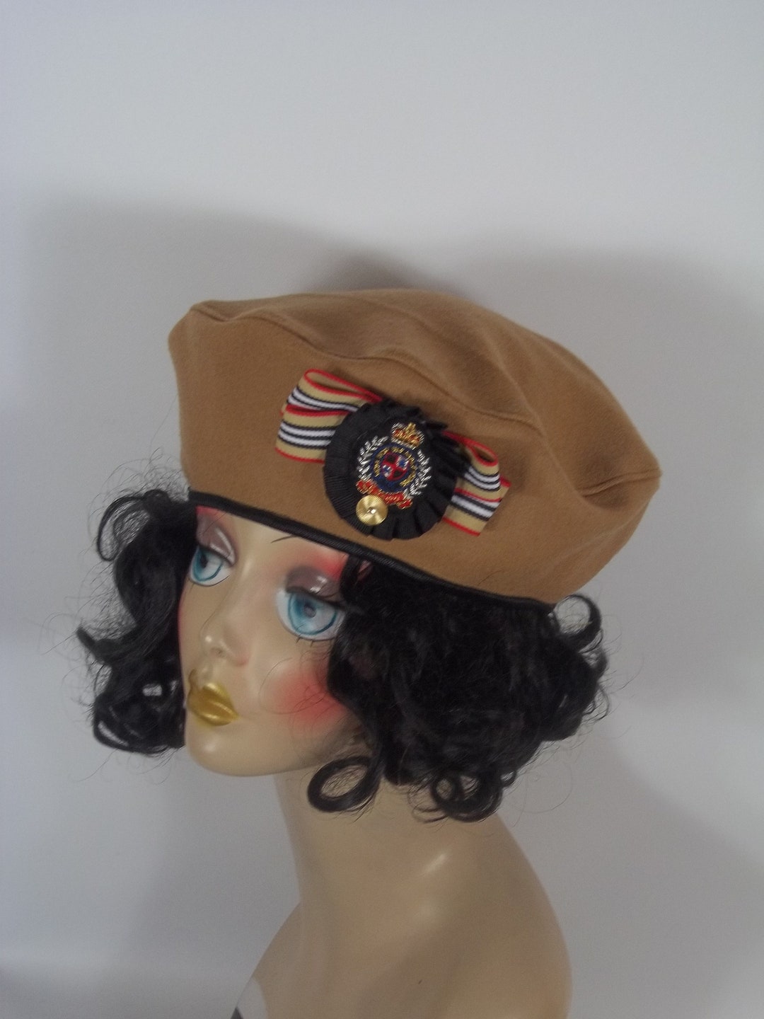 BERET HAT IN CAMEL BEIGE VELVET 430041