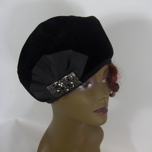 Velvet, beret, hat, black, French beret, women, ladies, beret, lined, 1920&#39;s decor, brooch, beret, fashion, beret, hat. cap.  S, M, L, XL