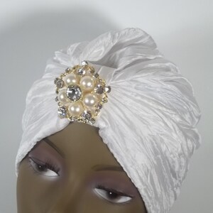 Tafetá esmagado, branco, casamento, turbante, noiva, chapéu, designer, turbante, broche, elegante, sedoso, turbante, mulheres, senhoras, turbante, boné. P, M, G, GG