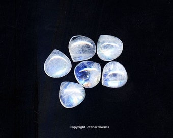 7x7mm Heart Cut Rainbow Moonstone Cabochon