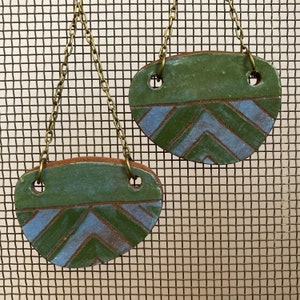 Boucles d’oreilles en céramique peintes en bleu et vert