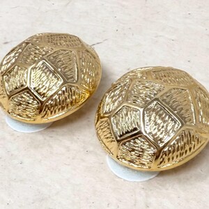 BOLD GOLD Wunderschöne Vintage 1980er Jahre Gold-Ton Strukturierte Geometrische Runde Ohrclips