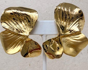 Vintage 1980s 1990s Leaf Ear Crawler Matte & Shiny Gold Tone Clip-On Earrings