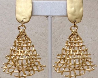 Vintage 1980s 1990s Matte Gold Abstract Dangle Clip-On Earrings