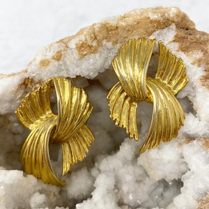 Wunderschöne Vintage 1980s Modernist Abstrakte Gold Ton Ohrstecker