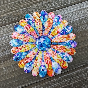 Vintage emaille bloem Pin, Rainbow Tye Dye, Mod bloem Pin, Retro Statement sieraden, accessoires, nieuwe oude voorraad NOS dode inventaris