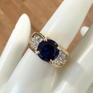 Anel de coquetel vintage de ouro 14 quilates galvanizado, azul safira e zircônia cúbica transparente, tamanho 8, novo, estoque antigo, NOS