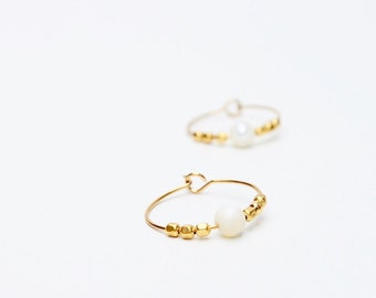 Small creoles golden beads fine gold and pearl of white mother-of-pearl