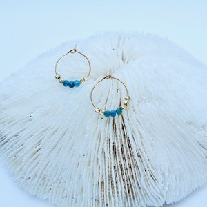 Small gold-colored hoop earrings in stainless steel and natural blue apatite pearls image 5