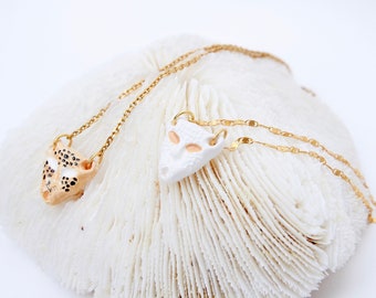 fine gold necklace and enamelled porcelain cheetah head