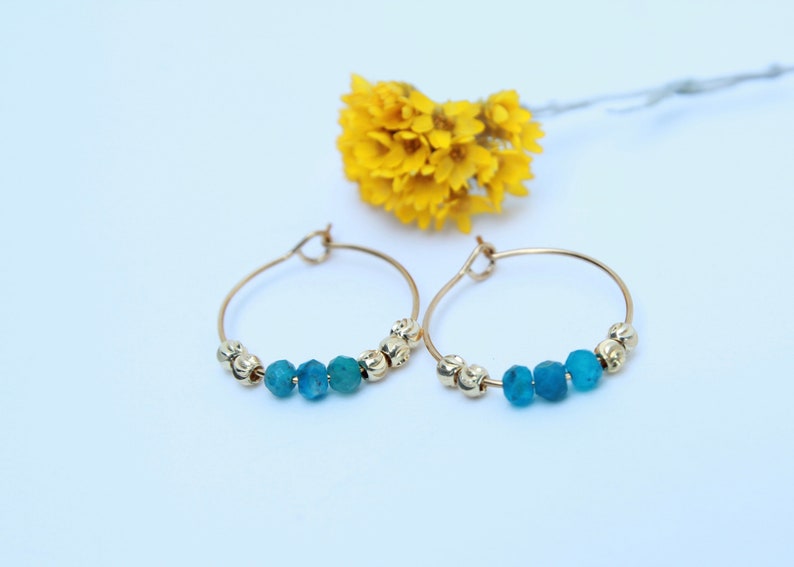 Small gold-colored hoop earrings in stainless steel and natural blue apatite pearls image 4