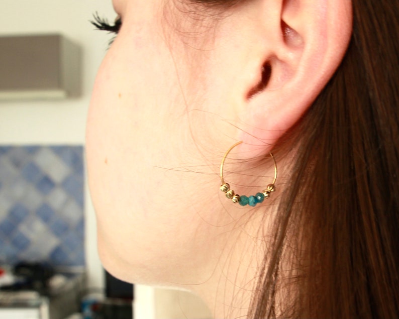 Small gold-colored hoop earrings in stainless steel and natural blue apatite pearls image 1