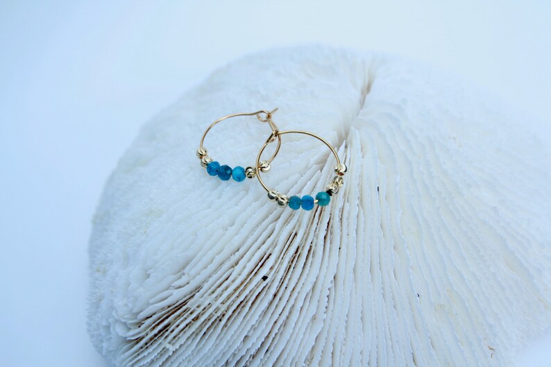 Small gold-colored hoop earrings in stainless steel and natural blue apatite pearls image 3