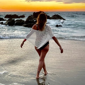 Stilvoller super weicher PONCHO Umhang Schal Boho gewebte Strand Schulter-Abdeckung für Damen Bild 7