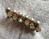 Vintage Rhinestone and Grey Pearl Pin,Midcentury jewelry,Bar Pin Jewelry,Gray Pearl Brooch, Mid Century Brooch, Rhinestone Pearl Bar Pin