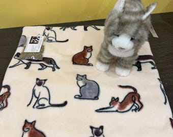 Simply Drawn Kitties on Beige Cat Napper