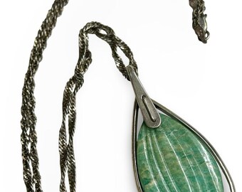 Collar con colgante de piedra verde de plata esterlina vintage de Jules Brenner