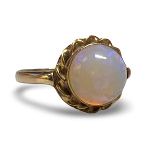 14k Yellow Gold Opal Ring Size 6.5