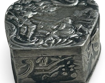 Caja de baratijas Art Nouveau de peltre noruego Aksel Holmsen