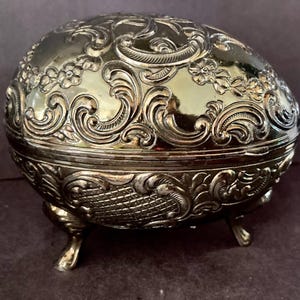 Vintage Silver Plate Repousse Floral Oval Trinket Jewelry Box Hinged