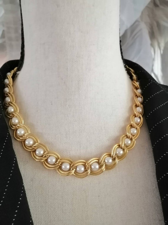 Vintage gold tone Texture Faux Pearl Linked Neckl… - image 1