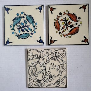 Handmålade vintage keramiska plattor, tillverkade i Italien. Välj mellan fisk/fågel, 15 x 15 cm.