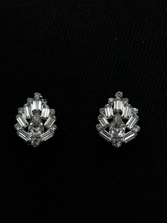 Vintage Weiss Jewelry Set Brooch Earrings Designe… - image 4