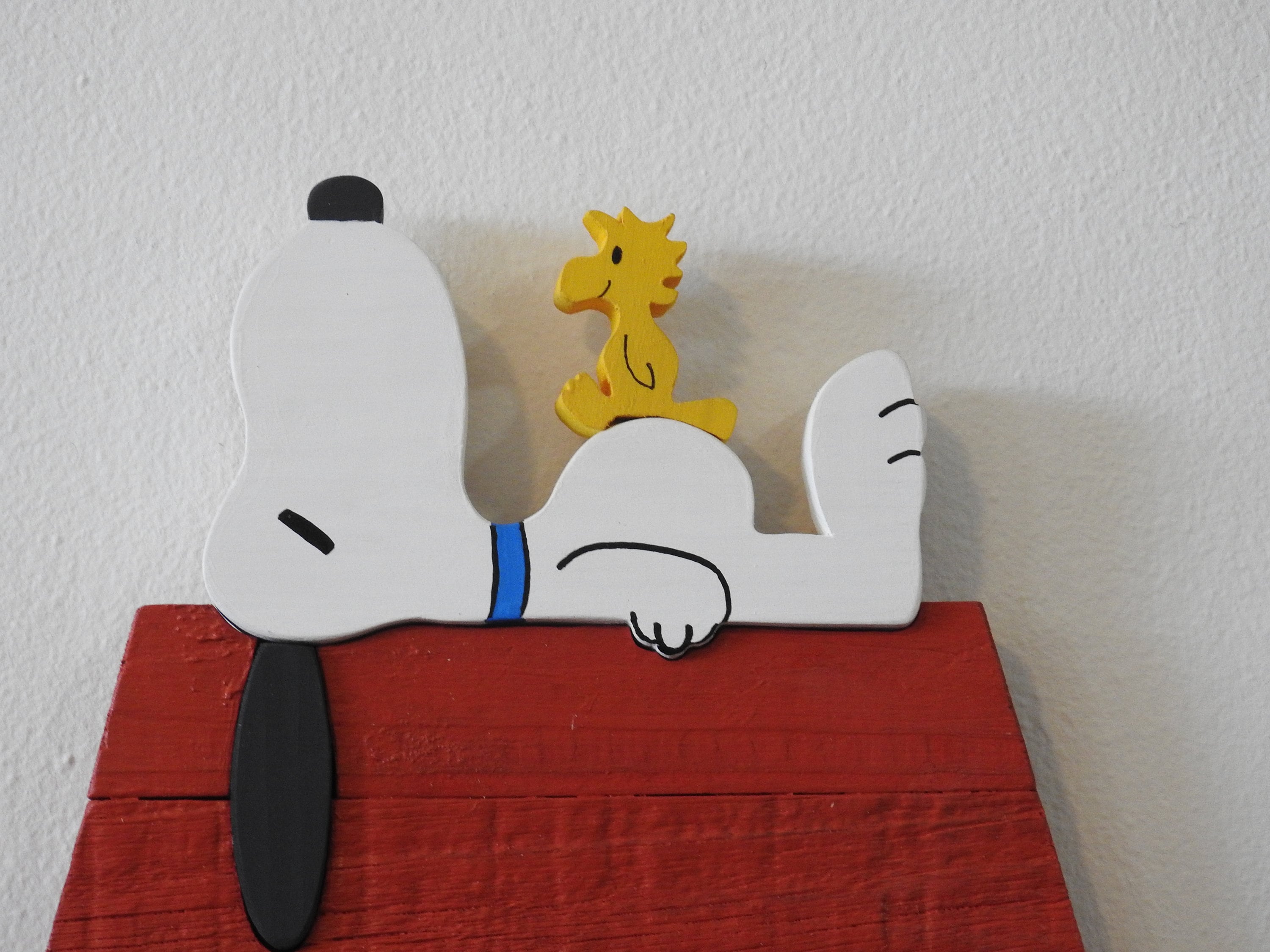 Snoopy Lying On Top Of His Doghouse With Woodstock