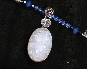 weißer Zucker Druzy Halskette, Perlen Zucker Druzy Schmuck, Quarz-Druzy-Schmuck, moderne Deco Schmuck, Jugendstil-Halskette