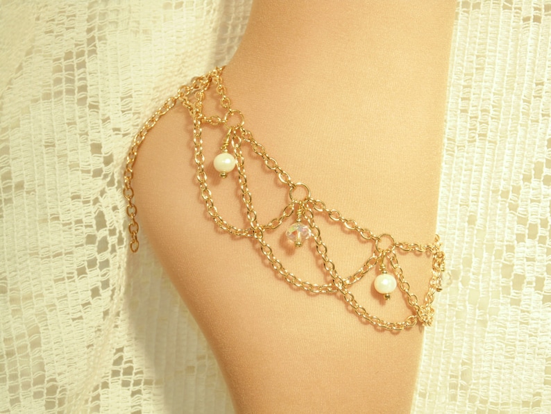 4 Real Akoya Pearls /& 3 Crystals Is Light To Wear And Very Elegant Barefoot Sandals Anklet Gold Plated Double Chain Beach Wedding.