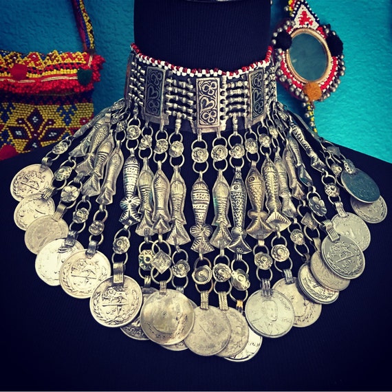 Kuchi choker.
