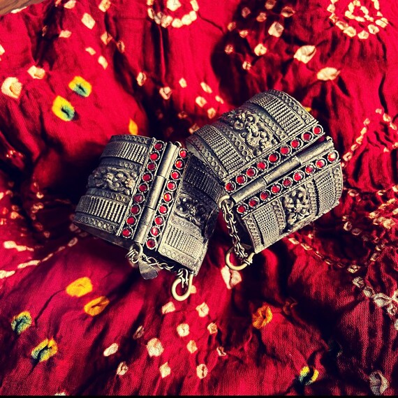 HINGED CUFF FOR THE LOVE OF LHASA main image 0