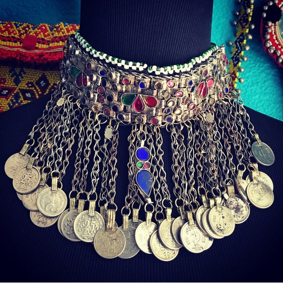 Kuchi choker.