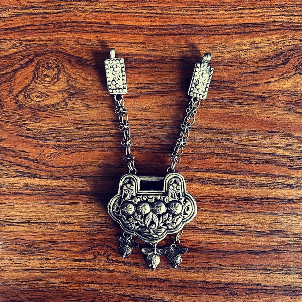 Qing dynasty lock pendant.