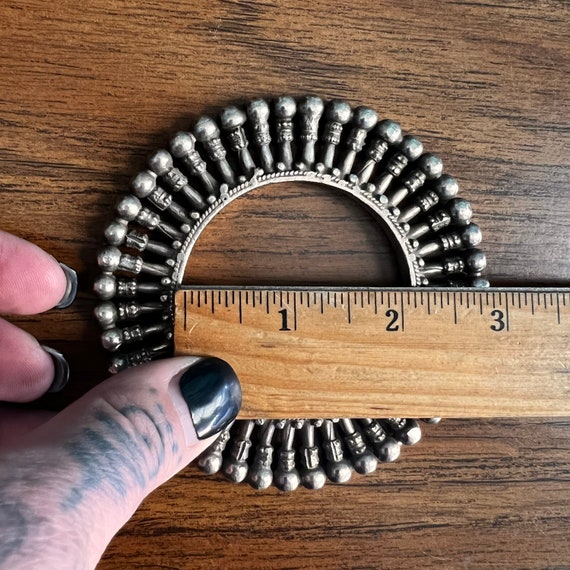 Solid guard bangle. - image 8