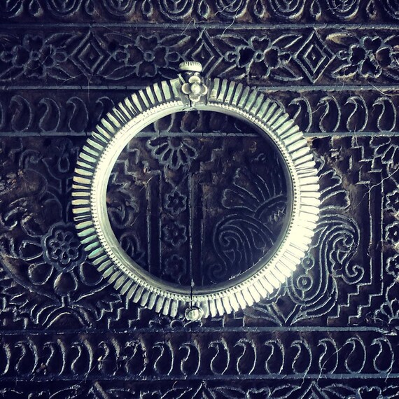 Indian silver bracelet. (Hinged). - image 1
