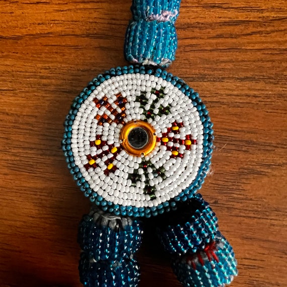 Gul tassel/decoration. View 3