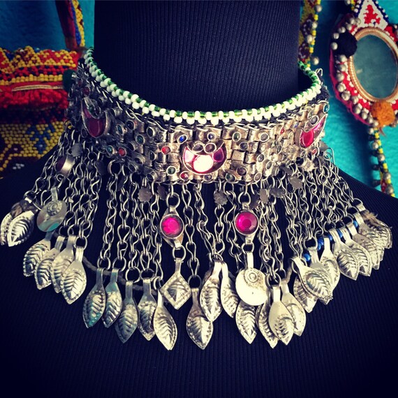 Kuchi choker.