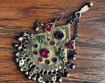 Veil/scarf/tikka ornament. A12.