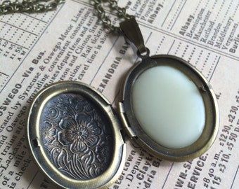 Vintage style locket filled with solid perfume