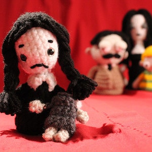 Pattern for The Addams Family Amigurumi image 4