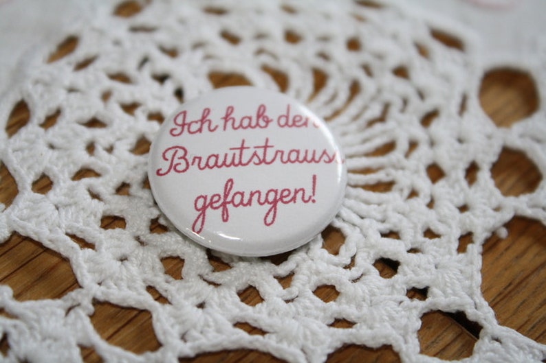 Brautstrauss Button zur Hochzeit Bild 1