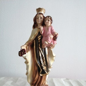 Zabytkowa Madonna Dziewica Maryja z Dzieciątkiem Jezus, ozdobna sztukateria, malowany wystrój domu, religia, religijne, katolickie przedmioty kolekcjonerskie, duchowość