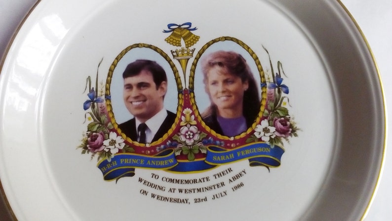 Vintage commemorative plate British ceramic of Prince Andrew and Sarah Ferguson royal wedding, collectible pottery from 1986 image 3