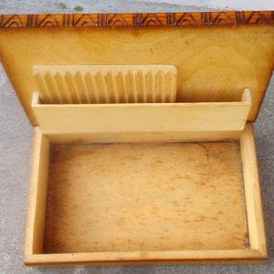 Vintage Romanian cigarette dispenser storage wood case snuff-box case 1970s inlaid lacque filigree design tobacciana collectibles