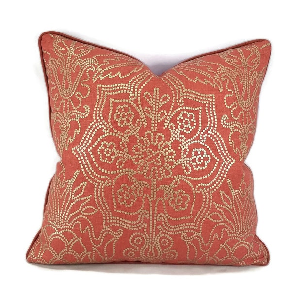 Travers - Zimmer + Rohde Cordelia in the color 1044068 - Rose Linen with Metallic Golden Nail Head in a Floral Design and Welt Pillow Cover