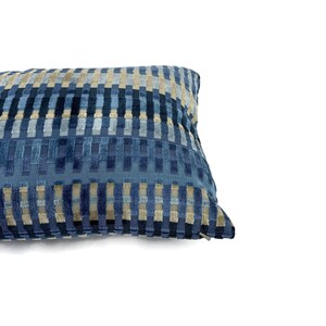 Lee Jofa Picket in Night Sky Lumbar Pillow Cover Select your size Blue Stripe Velvet Rectangle Cushion Case zdjęcie 4