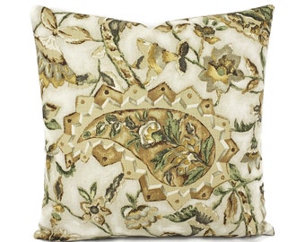 Funda de cojín Eric Cohler para Lee Jofa Yasmin en color piedra - 50 x 50 cm (20" x 20"), lino marrón, gris y beige con estampado floral paisley.